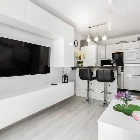 Apartament Konduktorska Z Parkingiem I Ogrodkiem - W Spokojnej Dzielnicy By Noclegi Renters Breslau Exterior foto