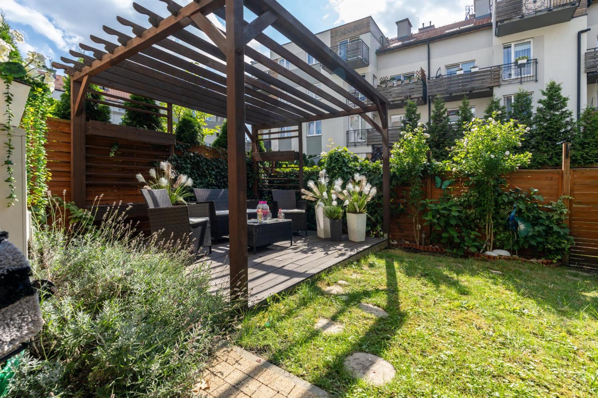 Apartment Konduktorska Z Parkingiem I Ogrodkiem - W Spokojnej Dzielnicy By Renters
