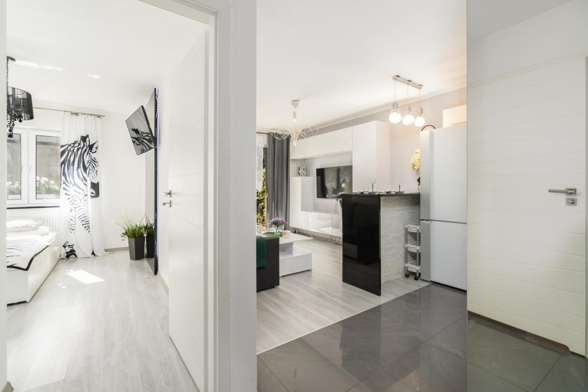 Konduktorska Z Parkingiem I Ogrodkiem - W Spokojnej Dzielnicy By Renters Apartment *