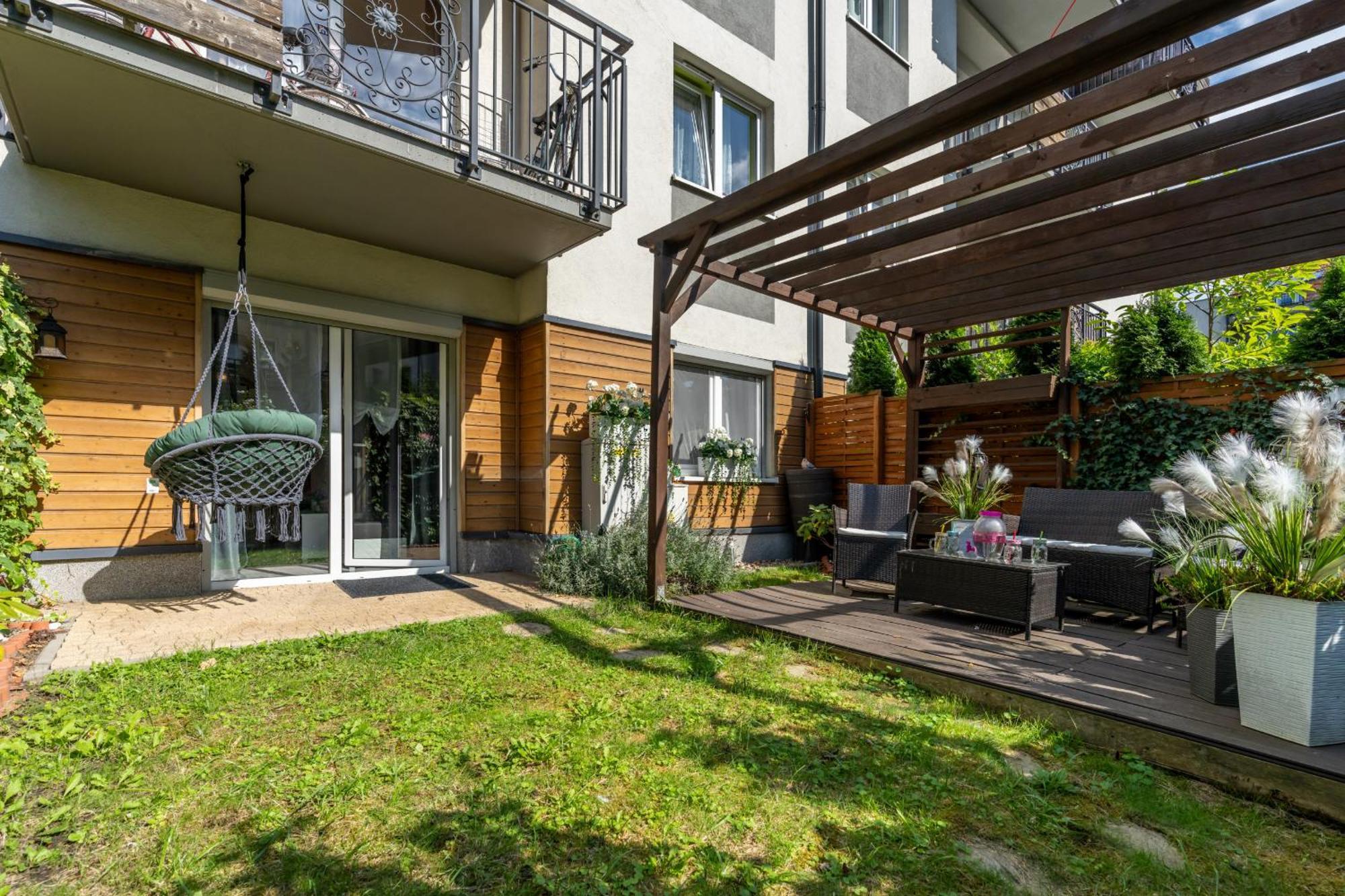 Apartment Konduktorska Z Parkingiem I Ogrodkiem - W Spokojnej Dzielnicy By Renters Breslau